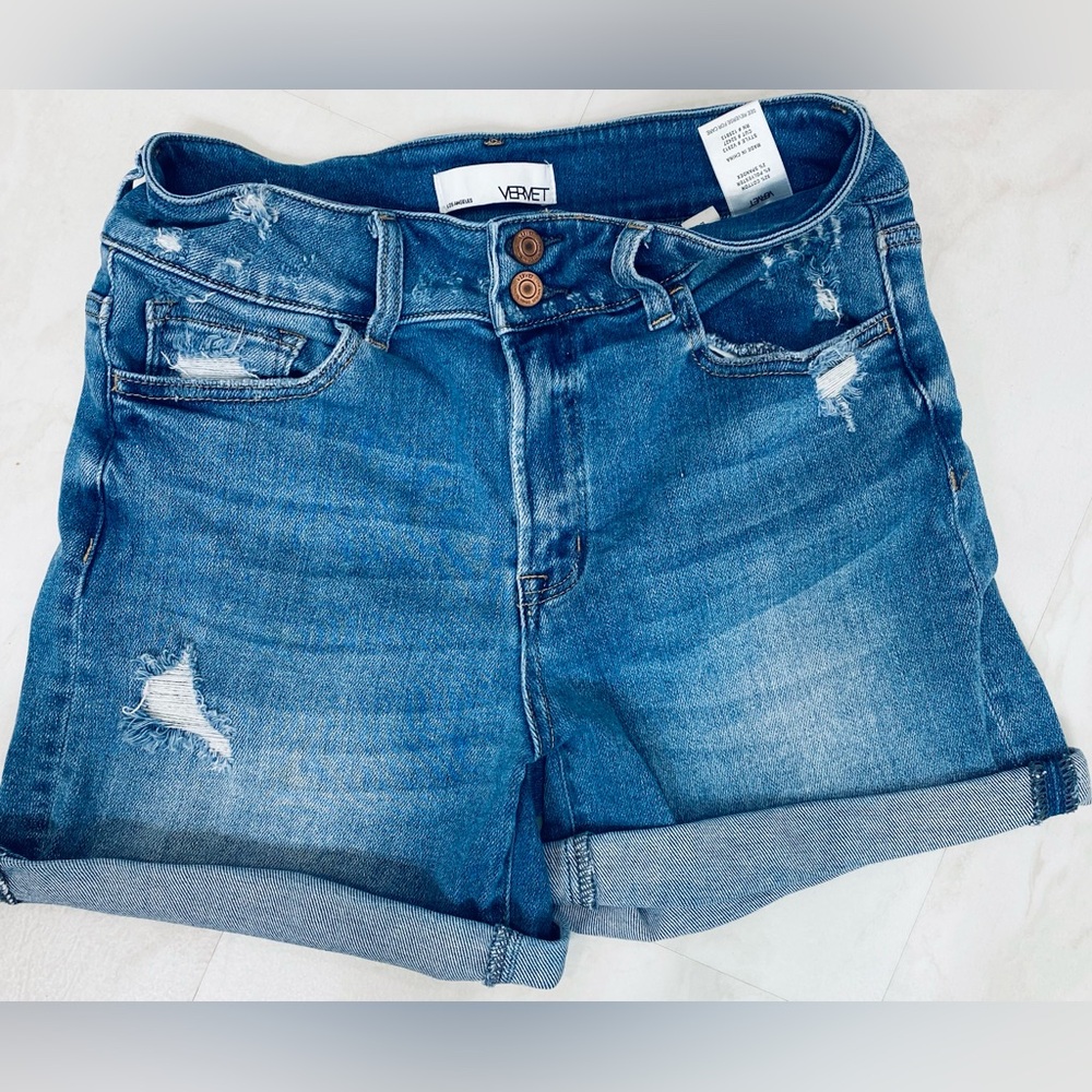 Vervet Jean shorts. Like new. Size large.